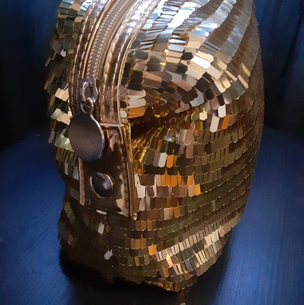 Gold makeup bag - Picture 2 of 4